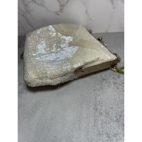Vintage Small Size White Pearl Shimmer on White Micro Bead Chain Purse 6" x 5" - Picture 4 of 10